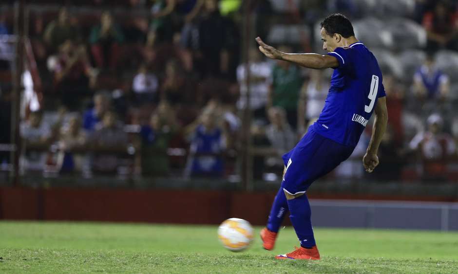 Cruzeiro perde para Huracán e terá “decisão” contra Sucre