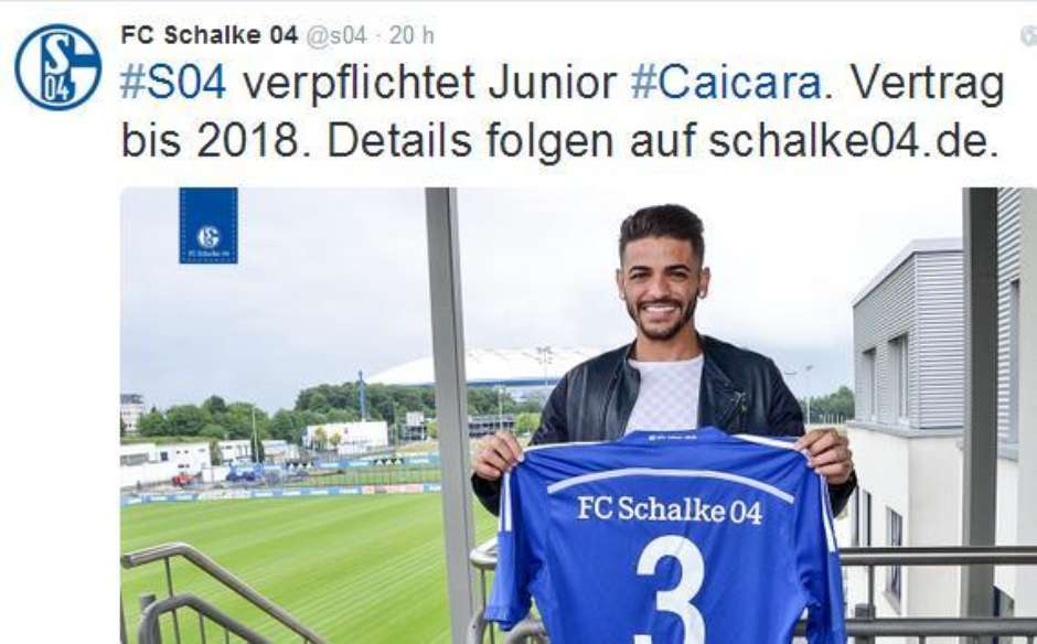 Schalke 04 contrata atacante do Besiktas 