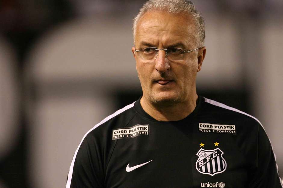 Quem era o técnico do Santos em 2015?