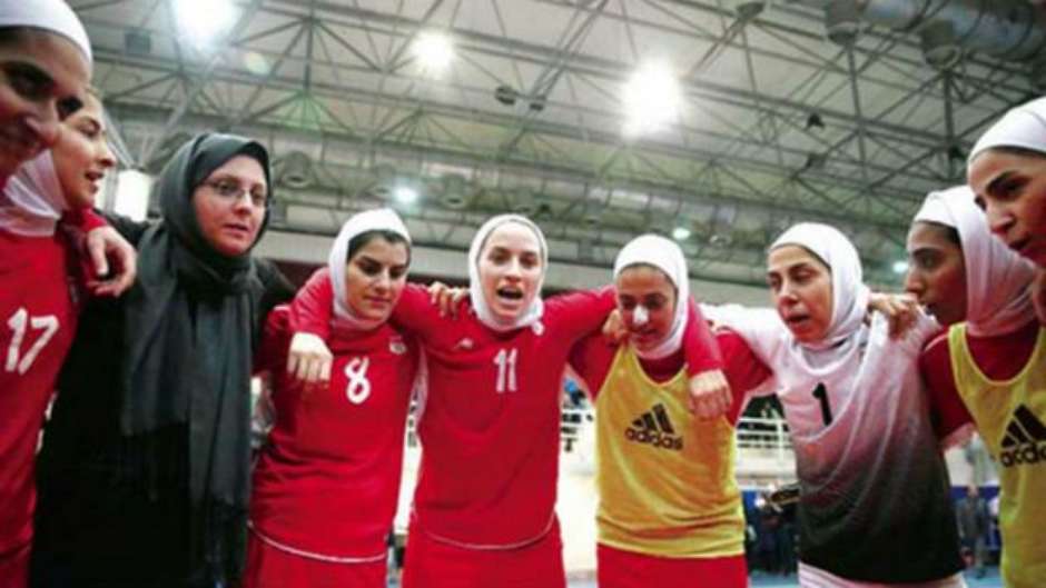 No Irã, mulheres assistem a jogo da 1ª divisão, após mais de 40 anos de  proibições, Mundo