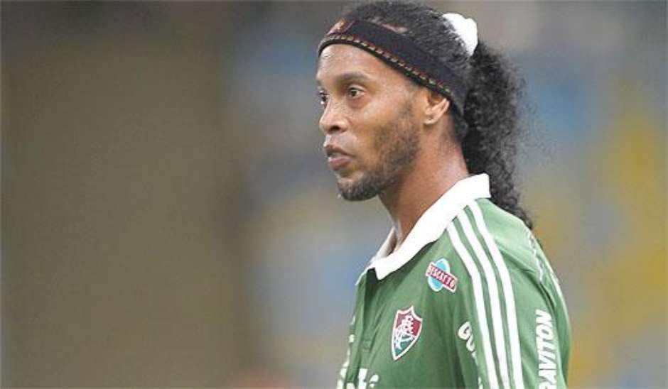 Assis nega aposentadoria, mas Ronaldinho só volta em 2016