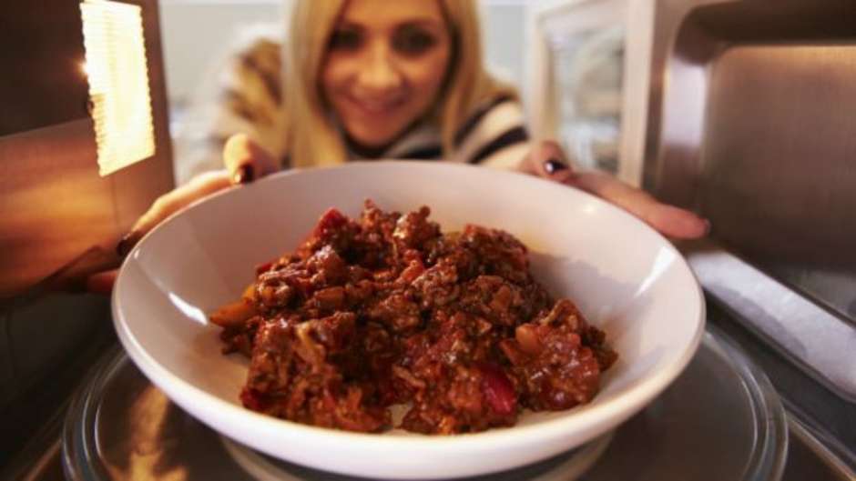 Quando E Seguro Requentar Comida Veja Alimentos Perigosos