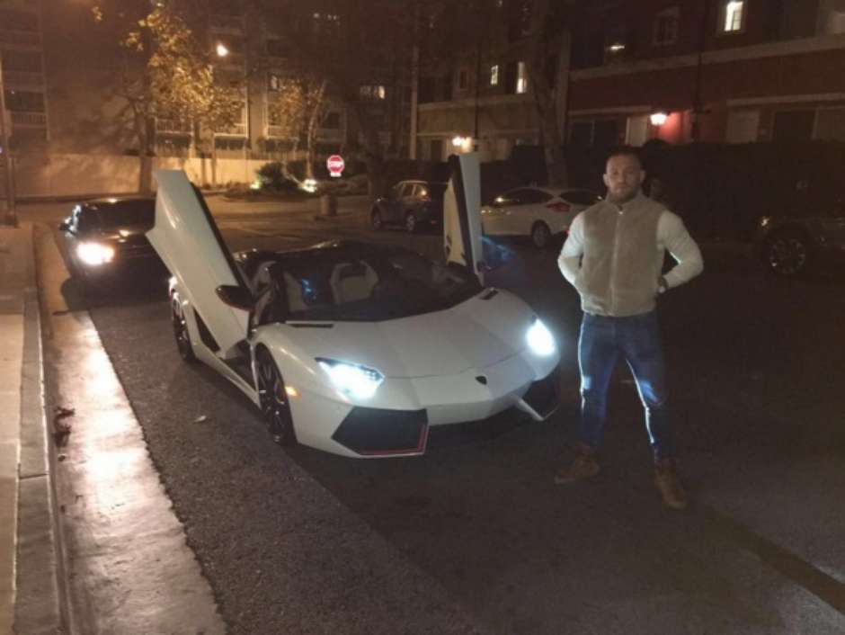 Conheça a coleção de carros que Conor McGregor ostenta na internet