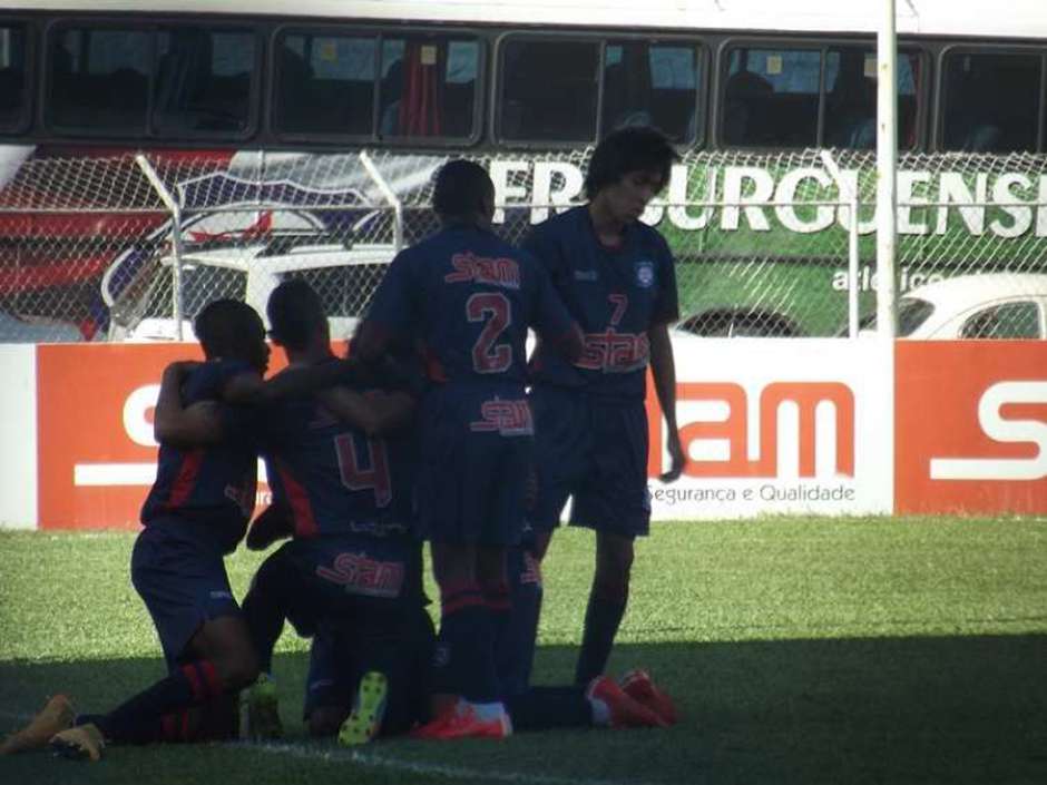 OFF - Friburguense vence Cabofriense e entra no G4 do Grupo B do Campeonato Carioca