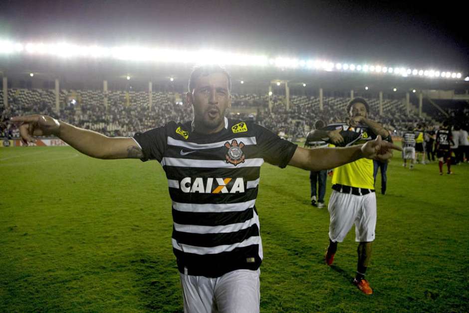 Edilson se irrita com youtuber corintiano: 