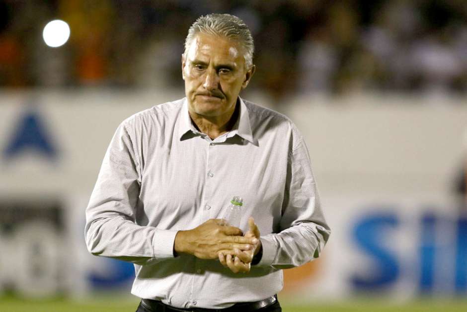 Após reforço ser herói, Tite promete avaliar momento para mudar o time a