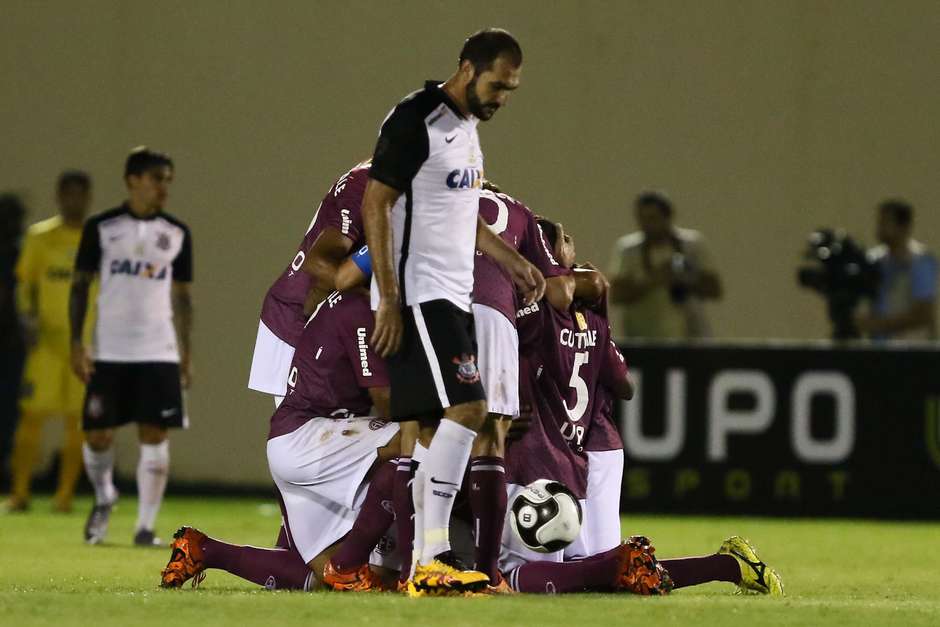 Corinthians sofre, mas evita derrota para Ferroviária