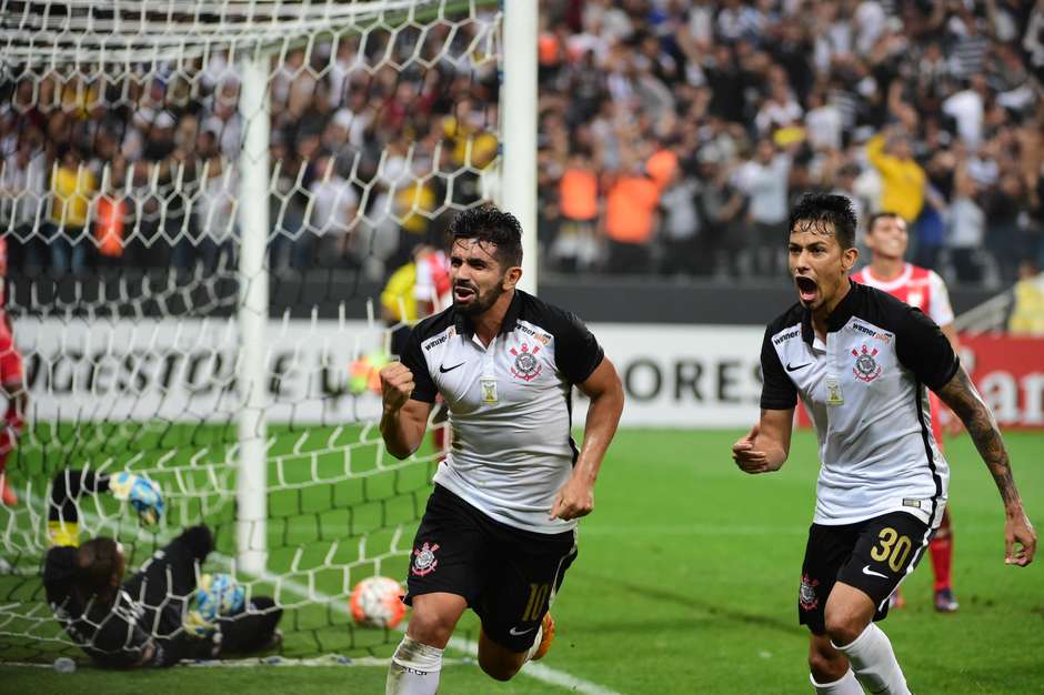 Que sufoco! Corinthians vence Santa Fé e mantém início 100%