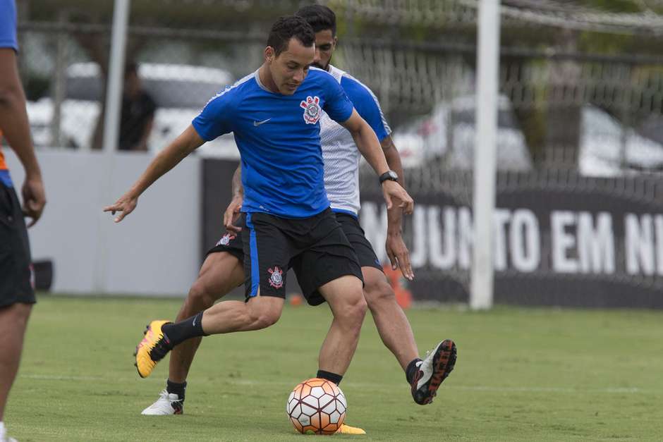 Corinthians anuncia renovação de contrato de Rodriguinho até 2017