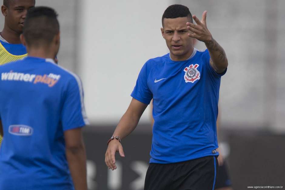 'Quietinho' após a saída de Malcom, Arana quer manter nível dos titulares