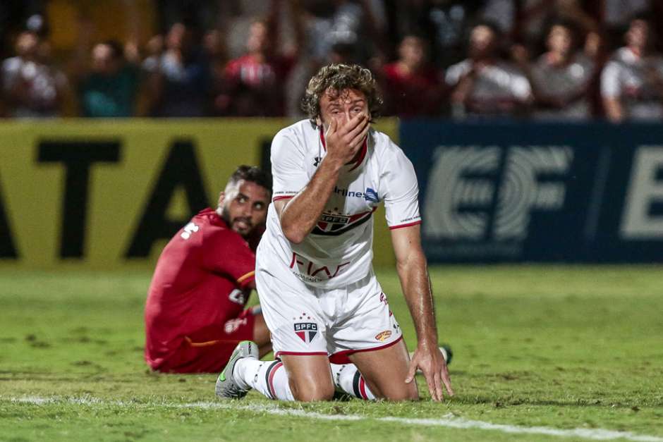 De virada, São Paulo goleia o São Bernardo e está na semifinal do  Campeonato Paulista