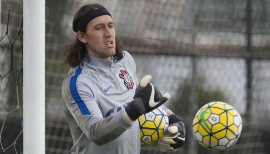 Cássio retoma posição de Walter, e Cristóvão define time contra o Fla