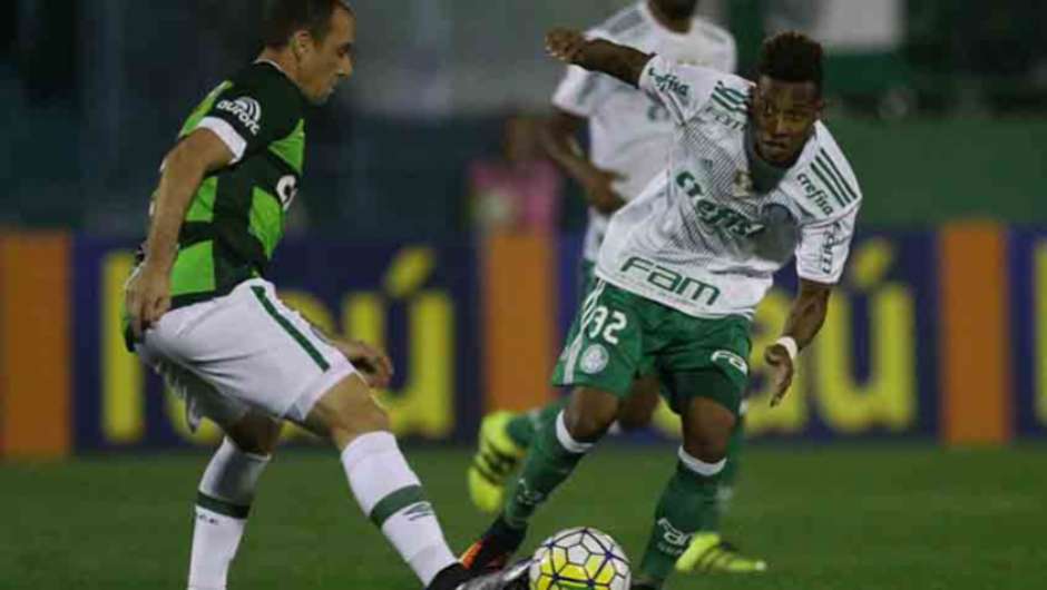 Presidente da Chapecoense se revolta após pênalti: 'Brasil não tem solução'