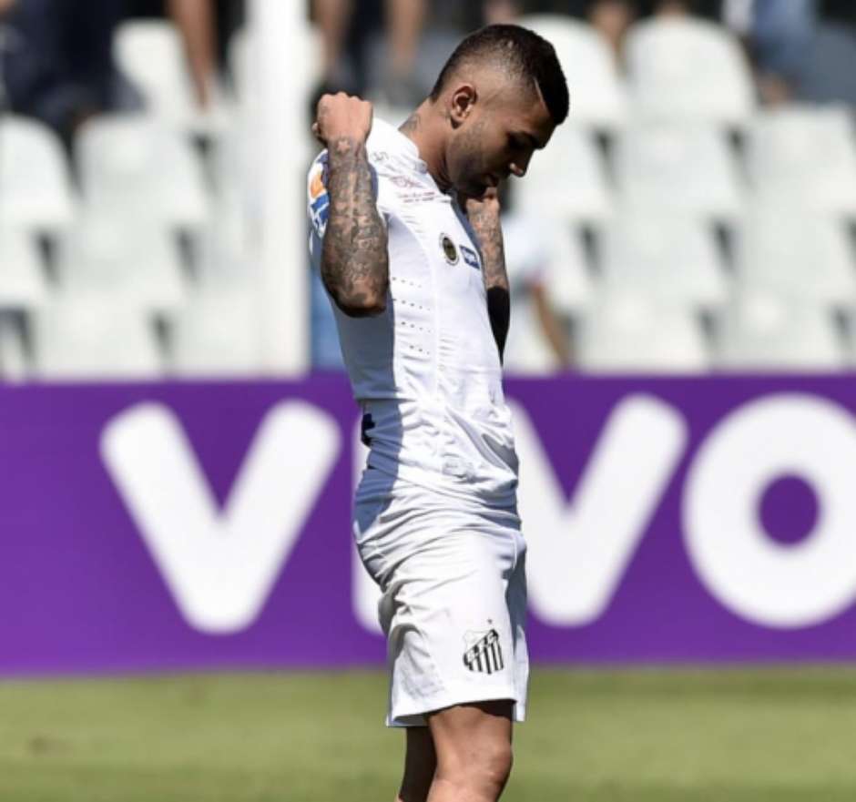 Ídolo em campo, grosseria fora: Gabigol tem histórico de destratar fãs