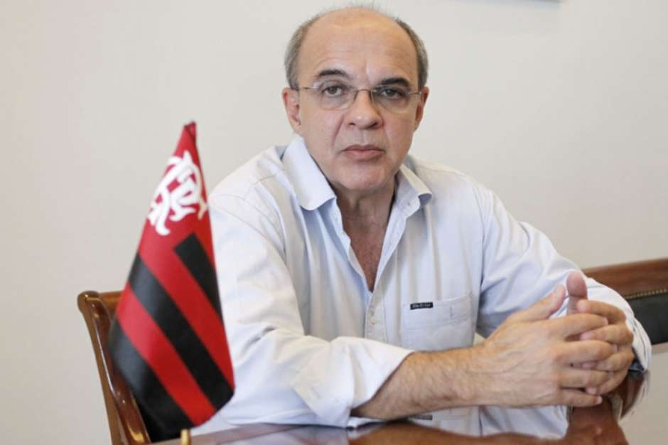 Bandeira elogia, mas adota "pés no chão" com o Flamengo