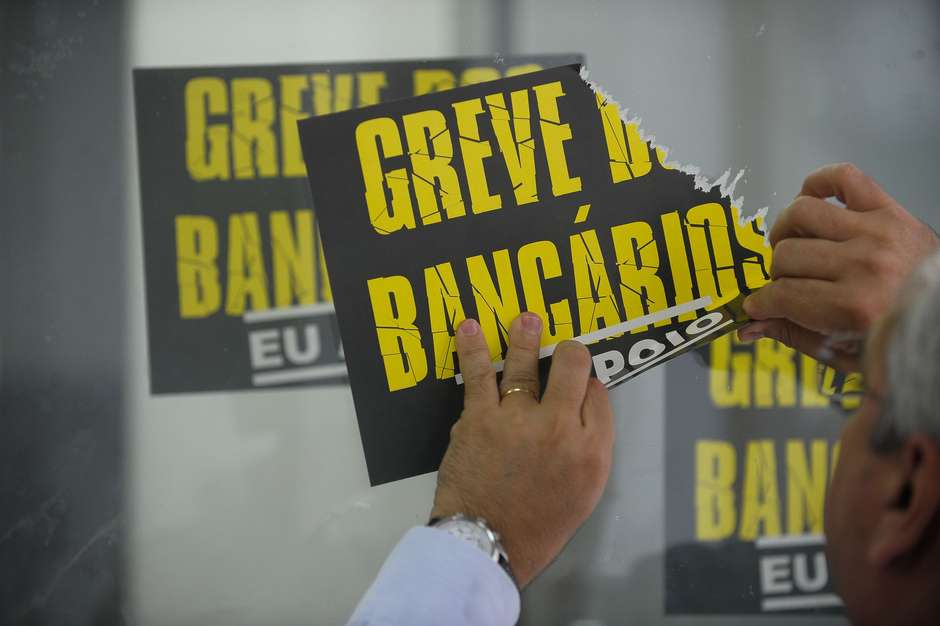 Resultado de imagem para Greve dos Bancários