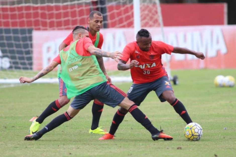 "Boa!": Flamengo volta aos trabalhos e agrada a Zé Ricardo em treino