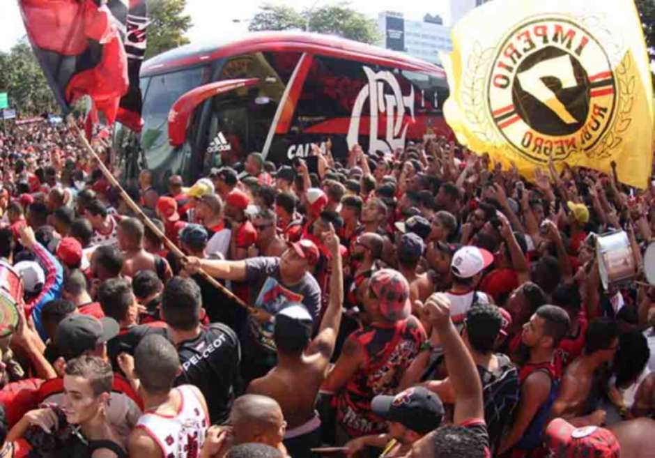 Flamengo Em seu melhor momento, Fla faz jogo do ano, mas ignora clima de "decisão"