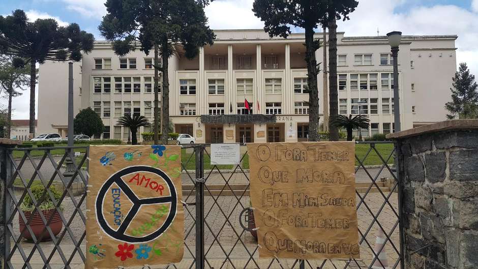 Onze escolas públicas permanecem ocupadas por estudantes no Paraná