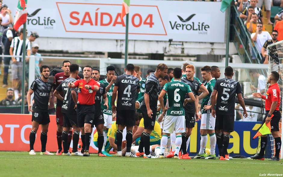 Figueirense recorre ao STJD por causa de gol do Palmeiras