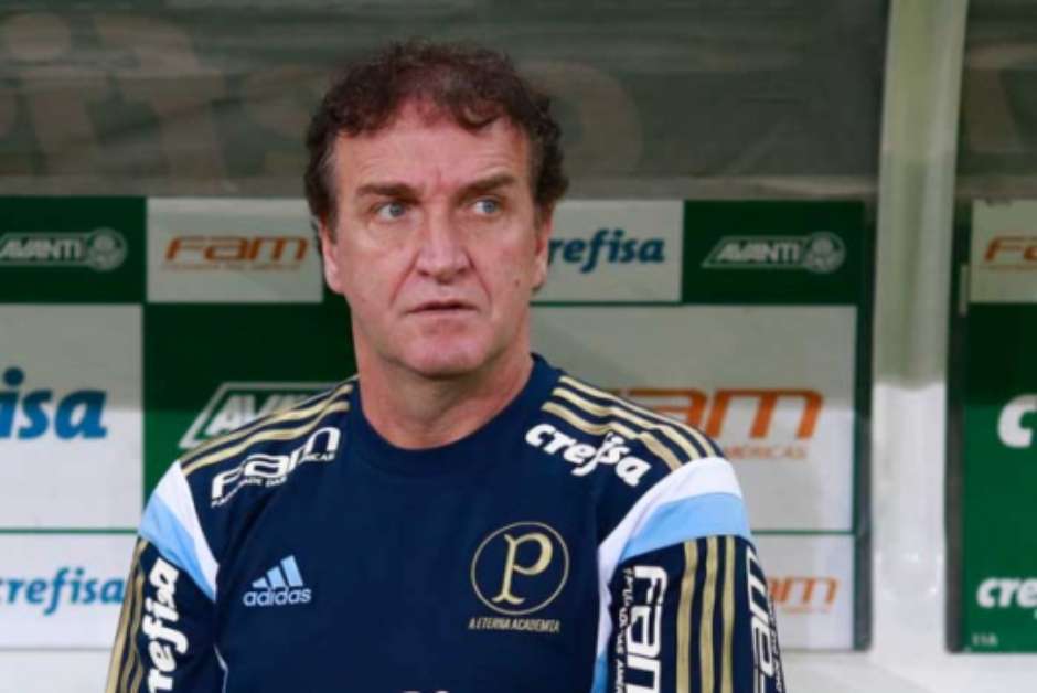 Cuca lamenta eliminação, mas avisa: 'Saímos pela porta da frente'