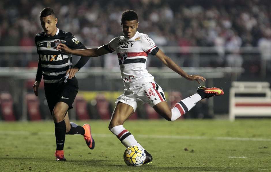 SAO PAULO - SP - 21/11/2016 - BRASILEIRO A 2016/CORINTHIANS X INTERNACIONAL  - Marlone do Corinthians comemora seu gol durante partida contra o  Internacional pelo Campeonato Brasileiro A 2016 na Arena Corinthians.