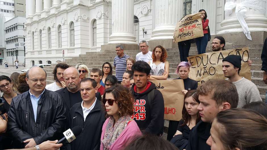 Estudantes desocupam UFPR, mas vão a Brasília protestar contra