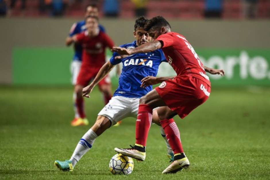 Resultado de imagem para Cruzeiro perde no Beira-Rio e dá sobrevida ao Internacional na luta contra o rebaixamento