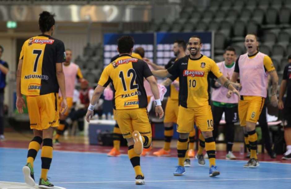 Corinthians atropela Sorocaba e é campeão paulista de futsal