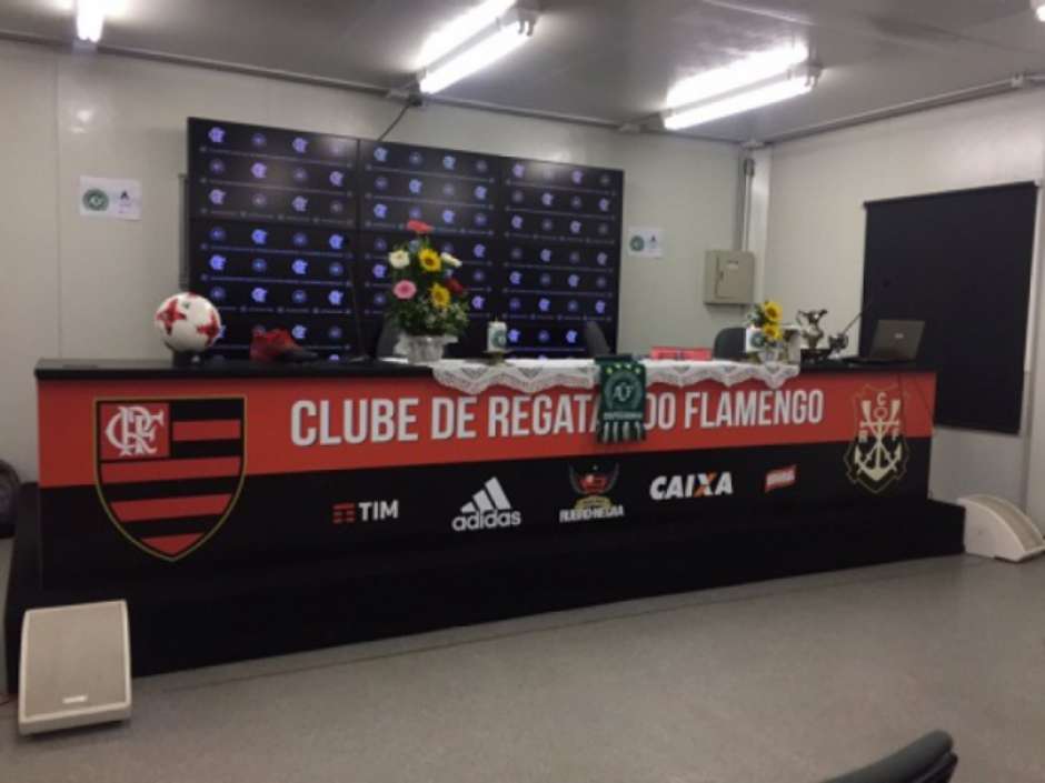 Com missa no Ninho, Flamengo homenageia vítimas de tragédia