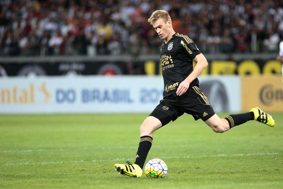 Douglas Grolli é o primeiro reforço da Chape para 2017