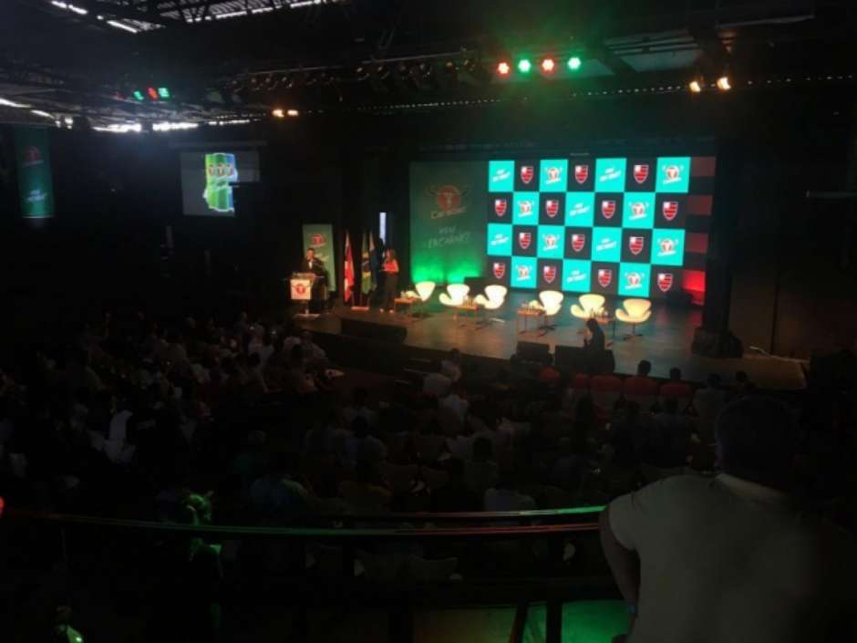 Em dia de dissabores, Fla apresenta patrocinador de R 190 milhões