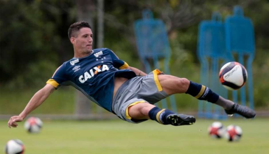 Com Thiago Neves de titular, Mano comanda coletivo na reapresentação