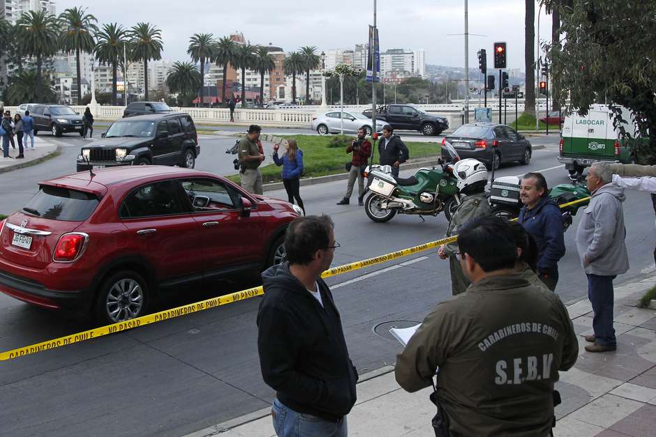 subnormal se enfrenta a carabineros