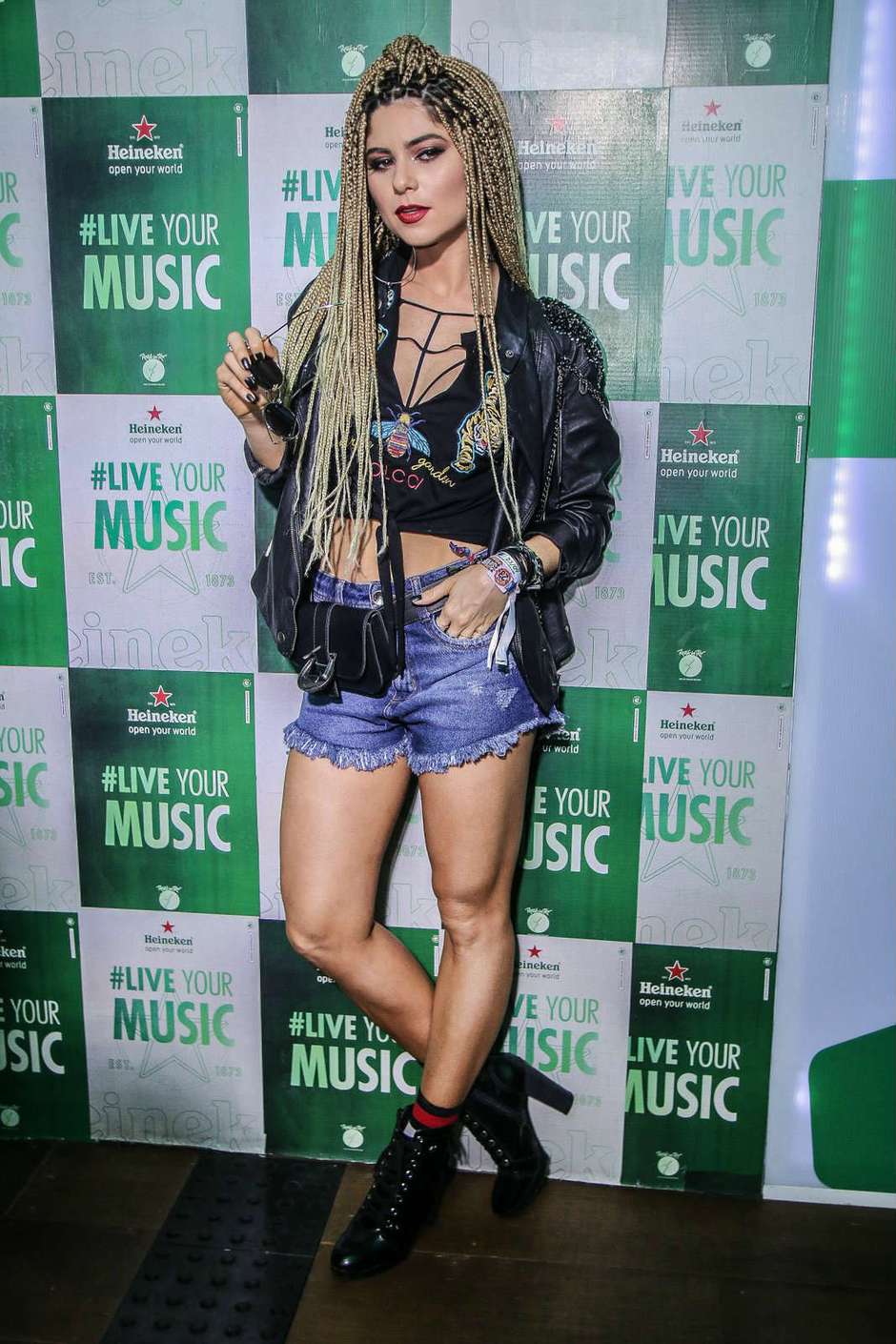 short com bota tratorada