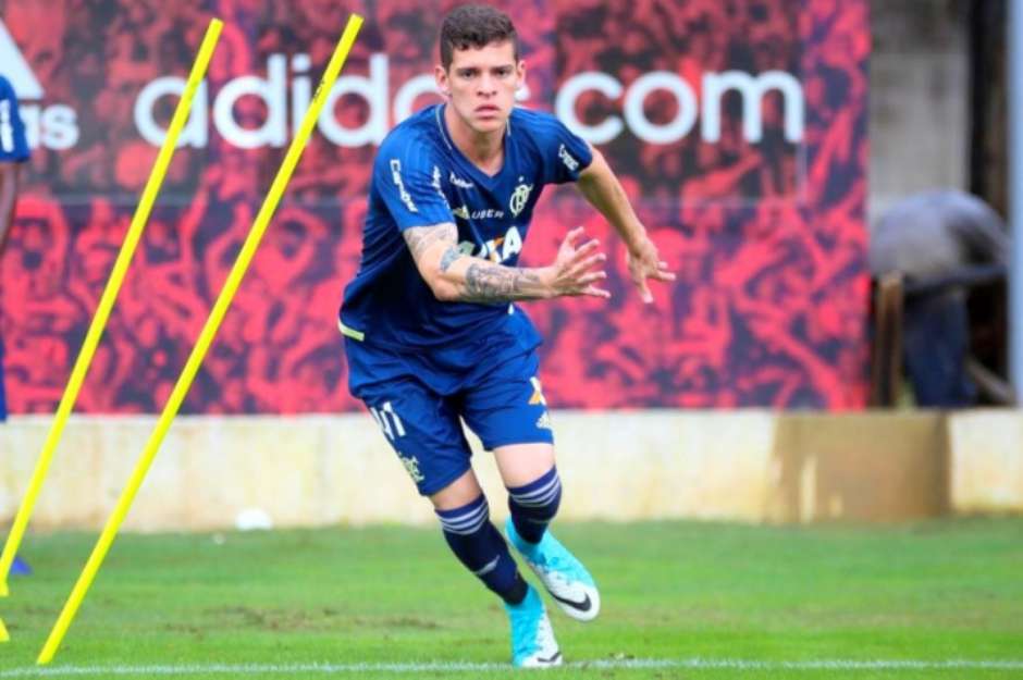 Com mais bagagem, Ronaldo busca afirmação no Flamengo em 2018