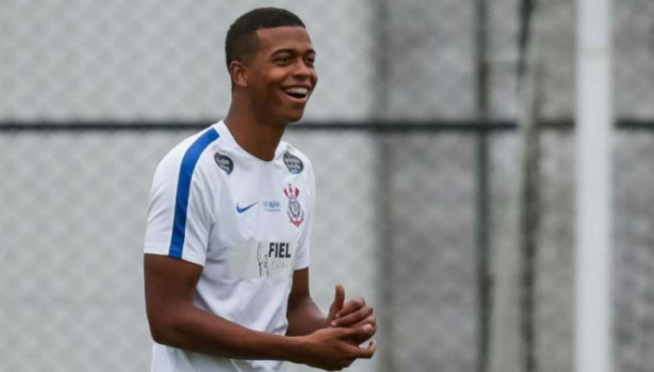 Sem espaço no Corinthians, artilheiro da base deve ser negociado