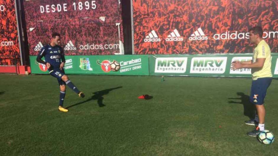 Dúvida na Liberta! Carpegiani não sabe se terá Réver contra o Emelec