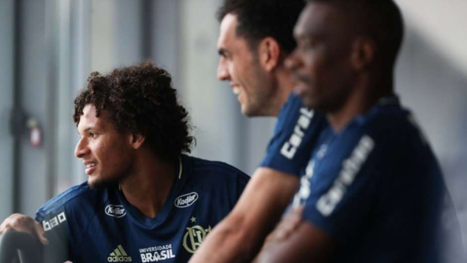 Entrando em forma: Arão retorna aos poucos e pode ser titular na Liberta