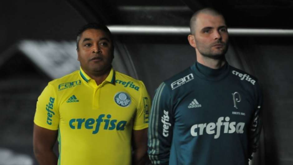 Roger lamenta 'empate amargo', mas valoriza ponto fora para o Palmeiras