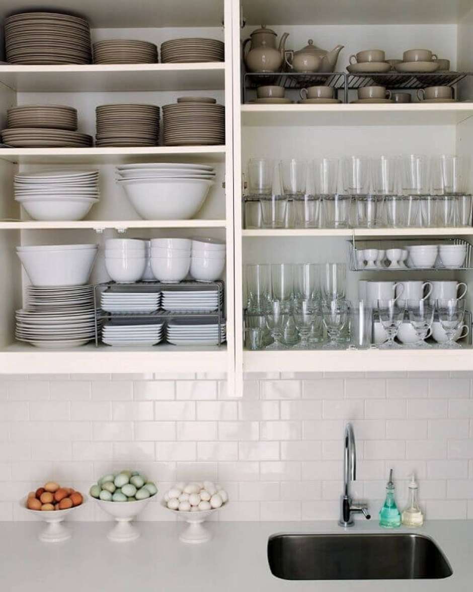 10 formas de organizar a cozinha gastando quase nada  Decorar a cozinha  gastando pouco, Cestas de cozinha, Organização de cozinha pequena
