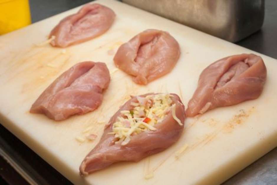 Filé De Peito De Frango Recheado Receita Prática E Deliciosa