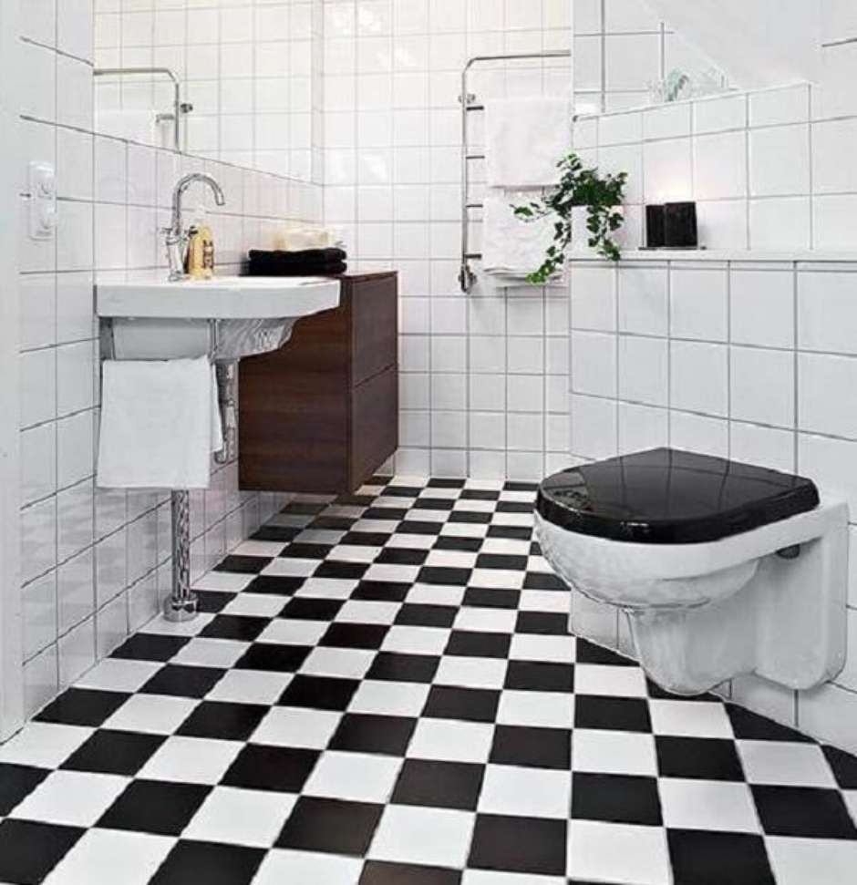 Белая плитка на пол в ванной. Плита черно белая. Кафель черно белый. Ванная черно белая плитка. Шахматная плитка в ванной.