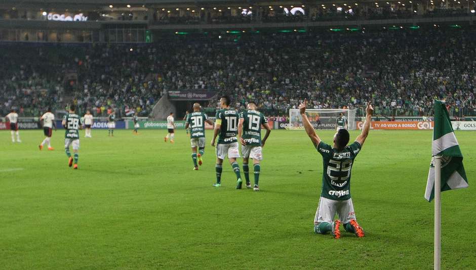 Com briga e seis expulsos no fim, Palmeiras e Flamengo empatam