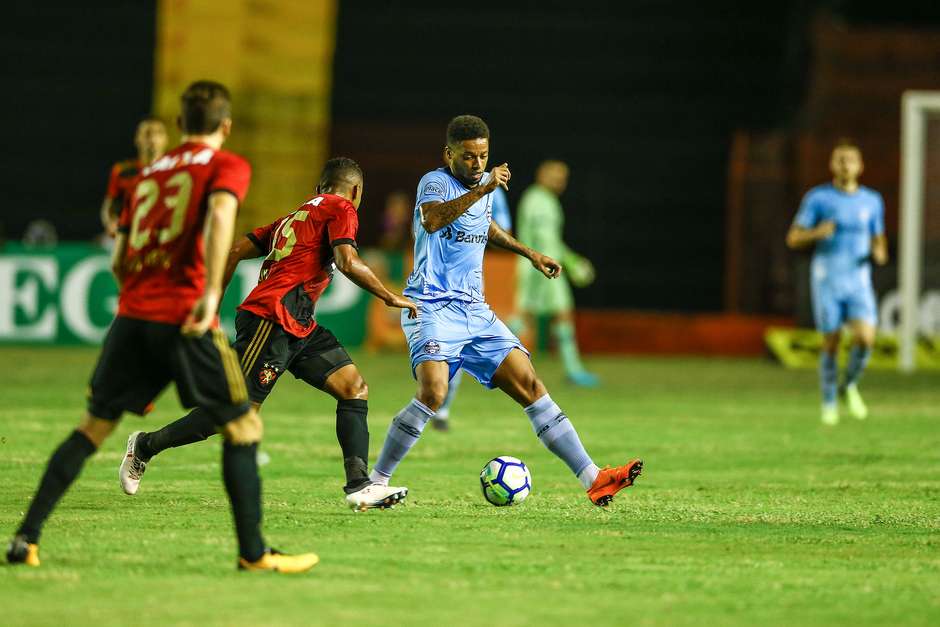 Sport e Grêmio fazem jogo equilibrado e ficam no empate por 0 a 0 no Recife