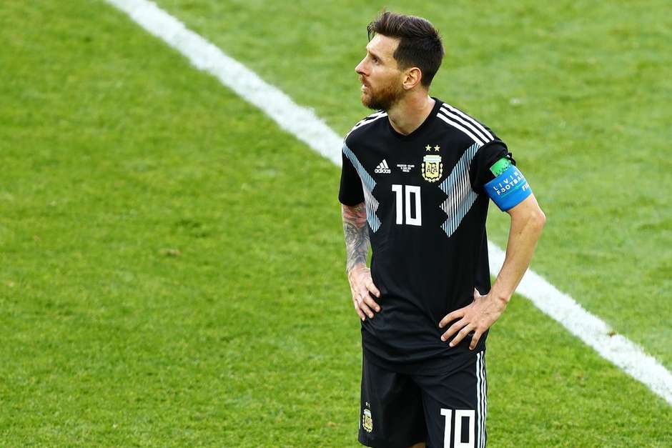 Messi perde pênalti e Argentina empata com a Islândia