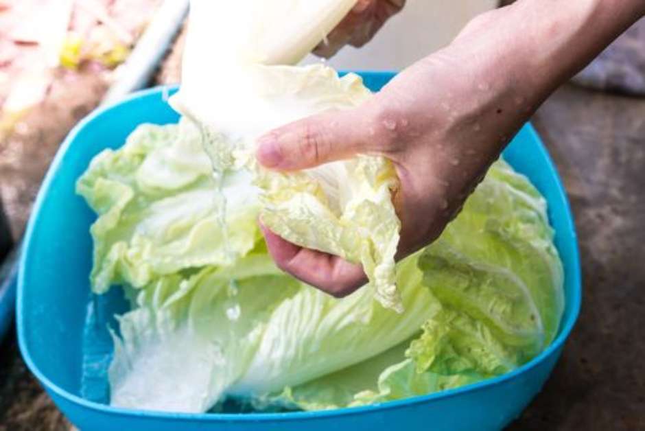 como tirar o cheiro de agua sanitaria das maos