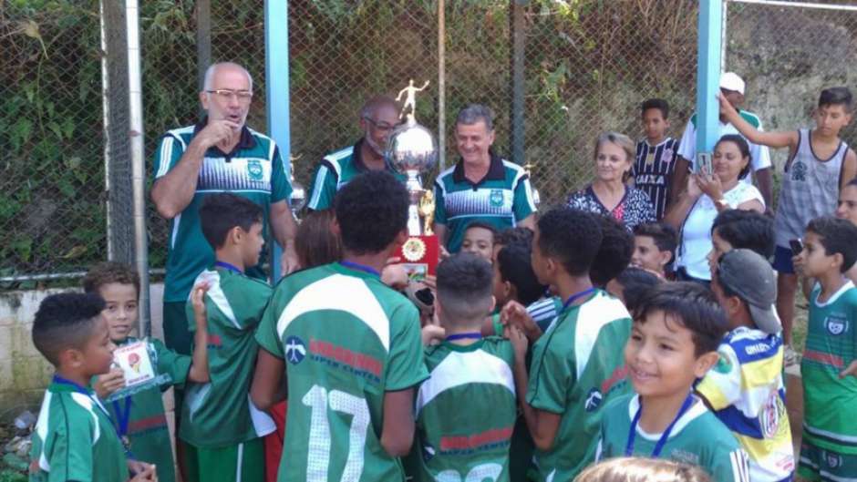 Jornal Jogo Sério - Inaugurada, com sucesso, a Escolinha de Futebol Atletas  do Futuro, no Jardim Orminda