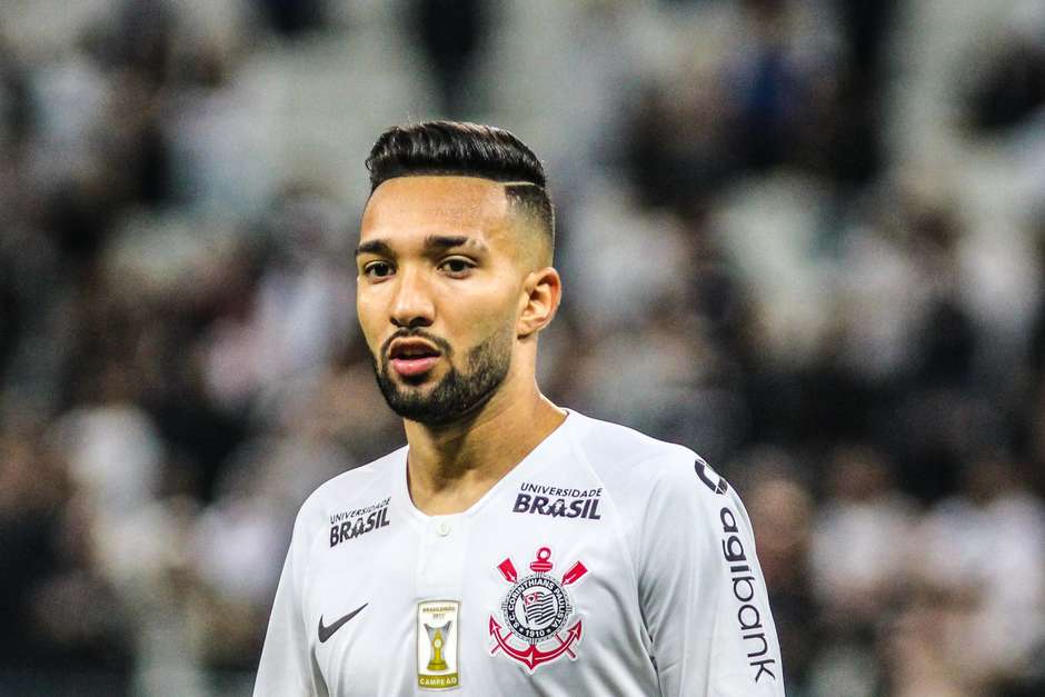 Clayson se dispõe a fazer nova função com Carille no Corinthians