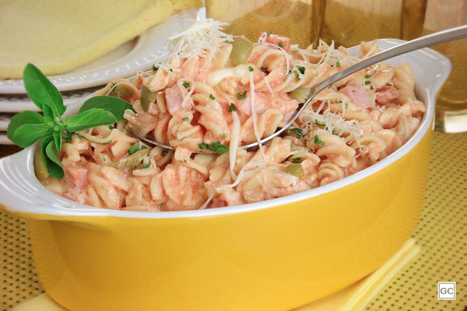 Macarrão Cremoso Com Presunto E Queijo